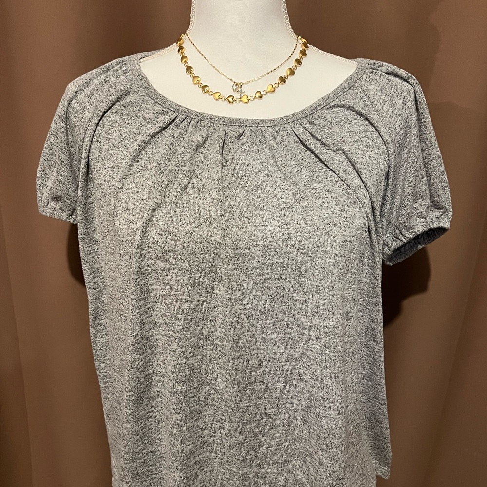 Gap women’s Soft Heather Gray Short-Sleeve Women's Top